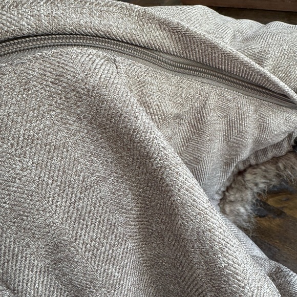 Banana Republic FAUX-FUR HERRINGBONE PUFFER VEST OOS online - Picture 6 of 7